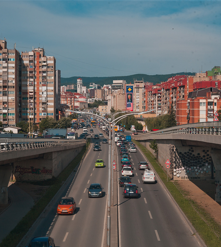Prishtinë_capital_city_traffic